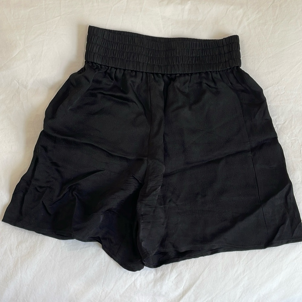 Everlane hammered silk shorts size XS black